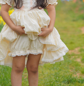 Dainty Dottie in Cream